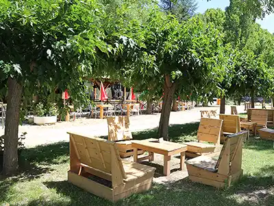 terrasse lounge restaurant Saint André de Roquepertuis